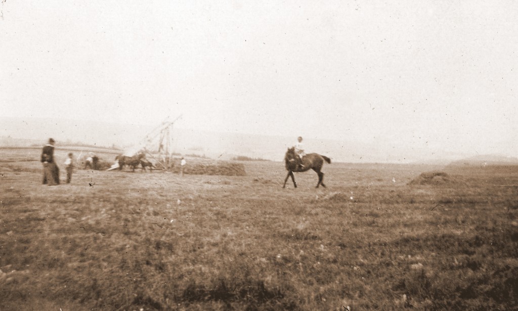 S de Galembert à cheval sur Topaze chez les Beaudrap